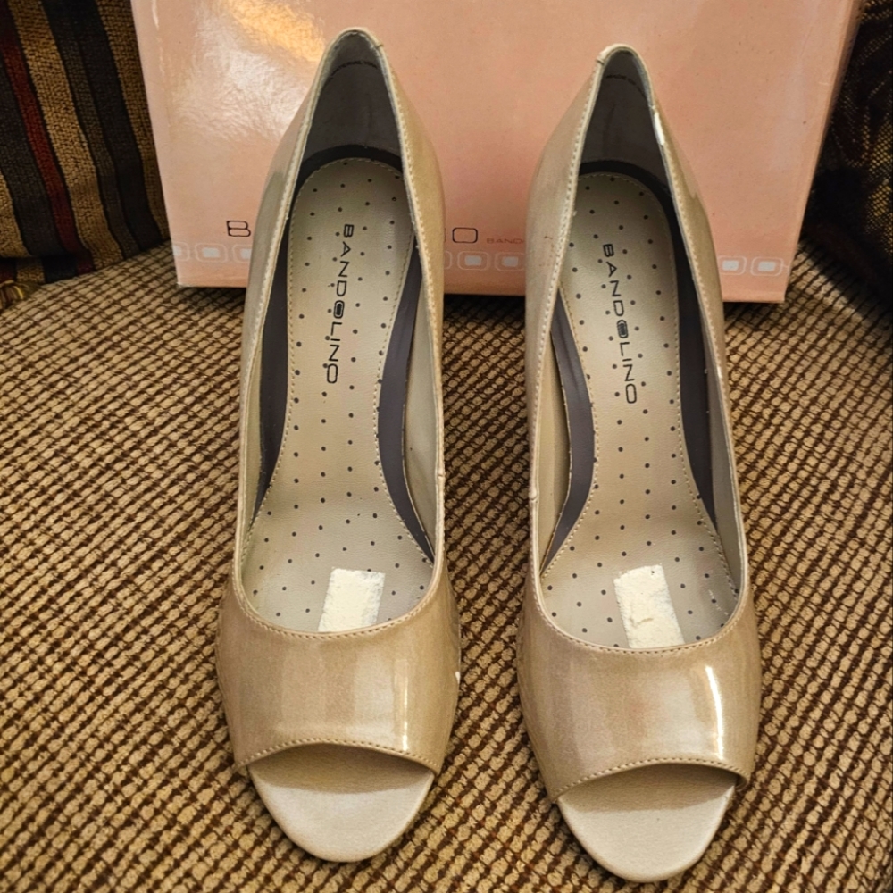 BANDOLINO Peep Toe Women's Pump Sz 8